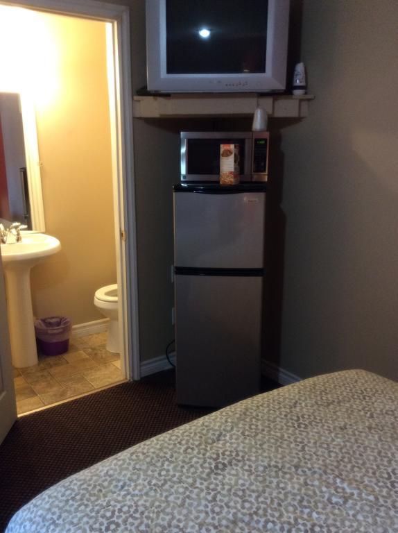 Palace Inn Motel Sarnia Bagian luar foto