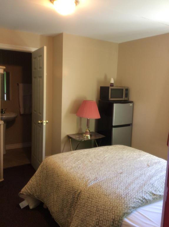 Palace Inn Motel Sarnia Bagian luar foto