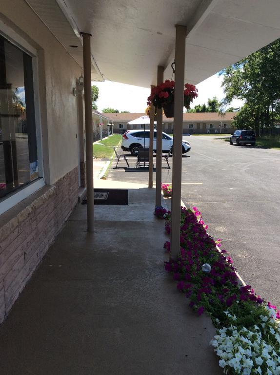 Palace Inn Motel Sarnia Bagian luar foto