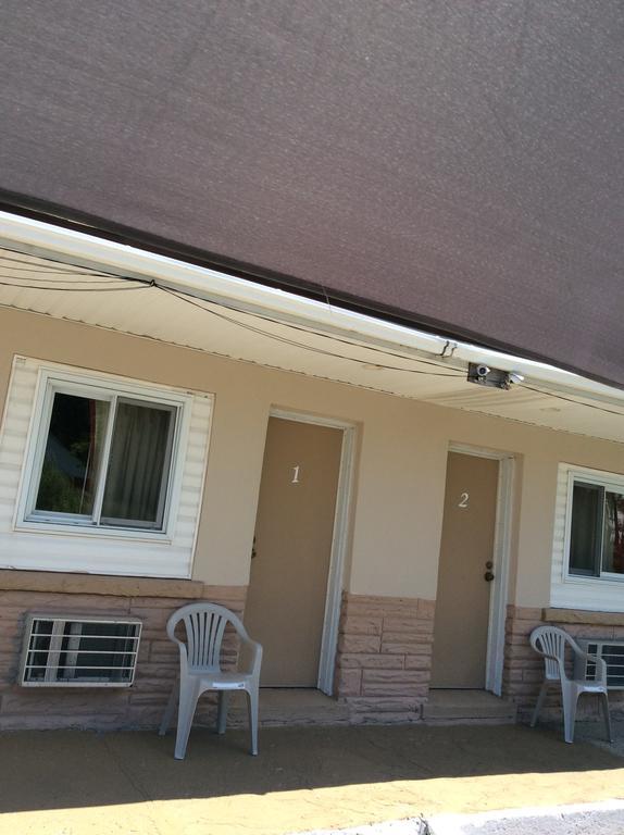Palace Inn Motel Sarnia Bagian luar foto