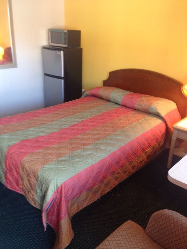 Palace Inn Motel Sarnia Bagian luar foto