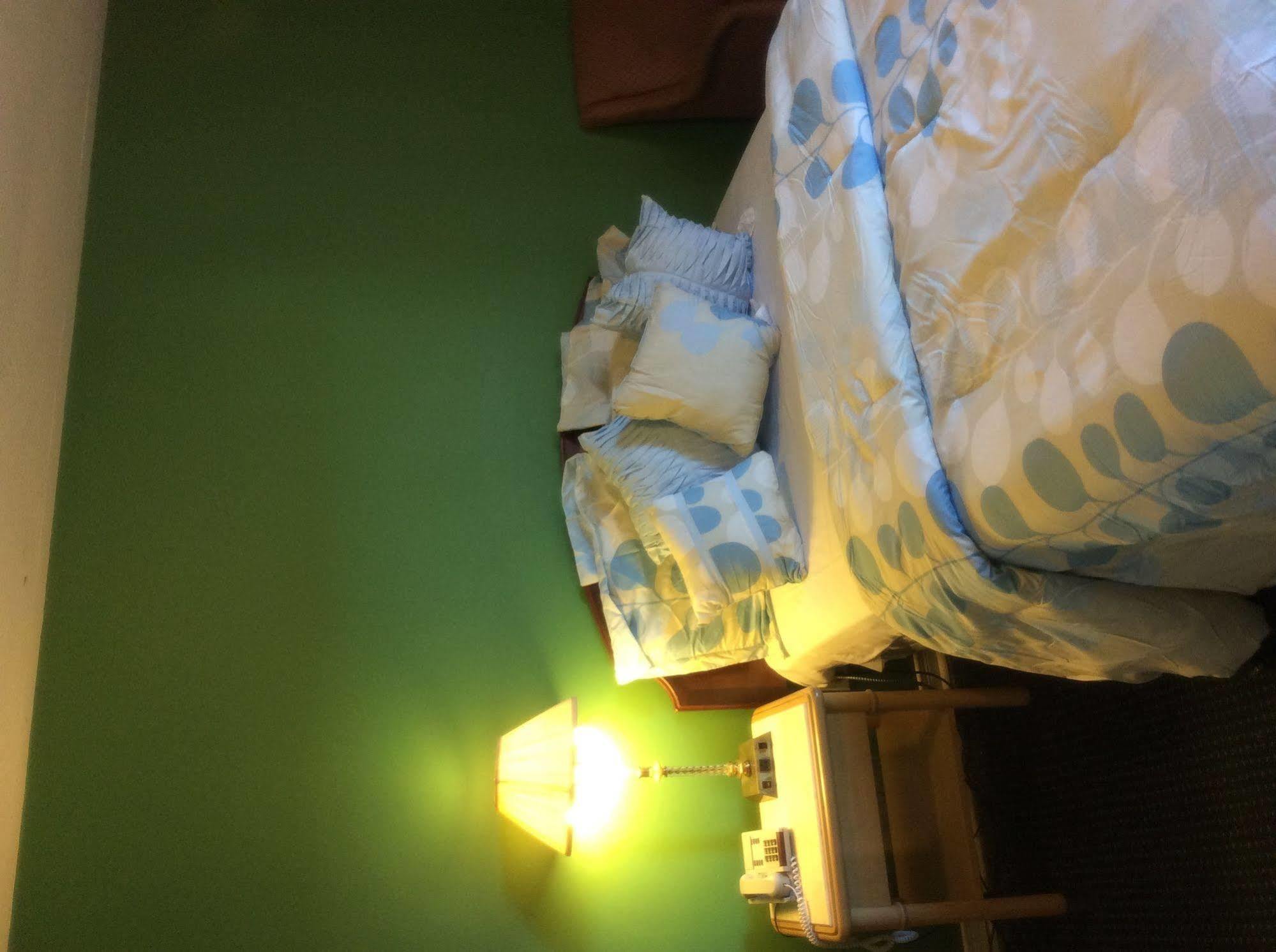 Palace Inn Motel Sarnia Bagian luar foto