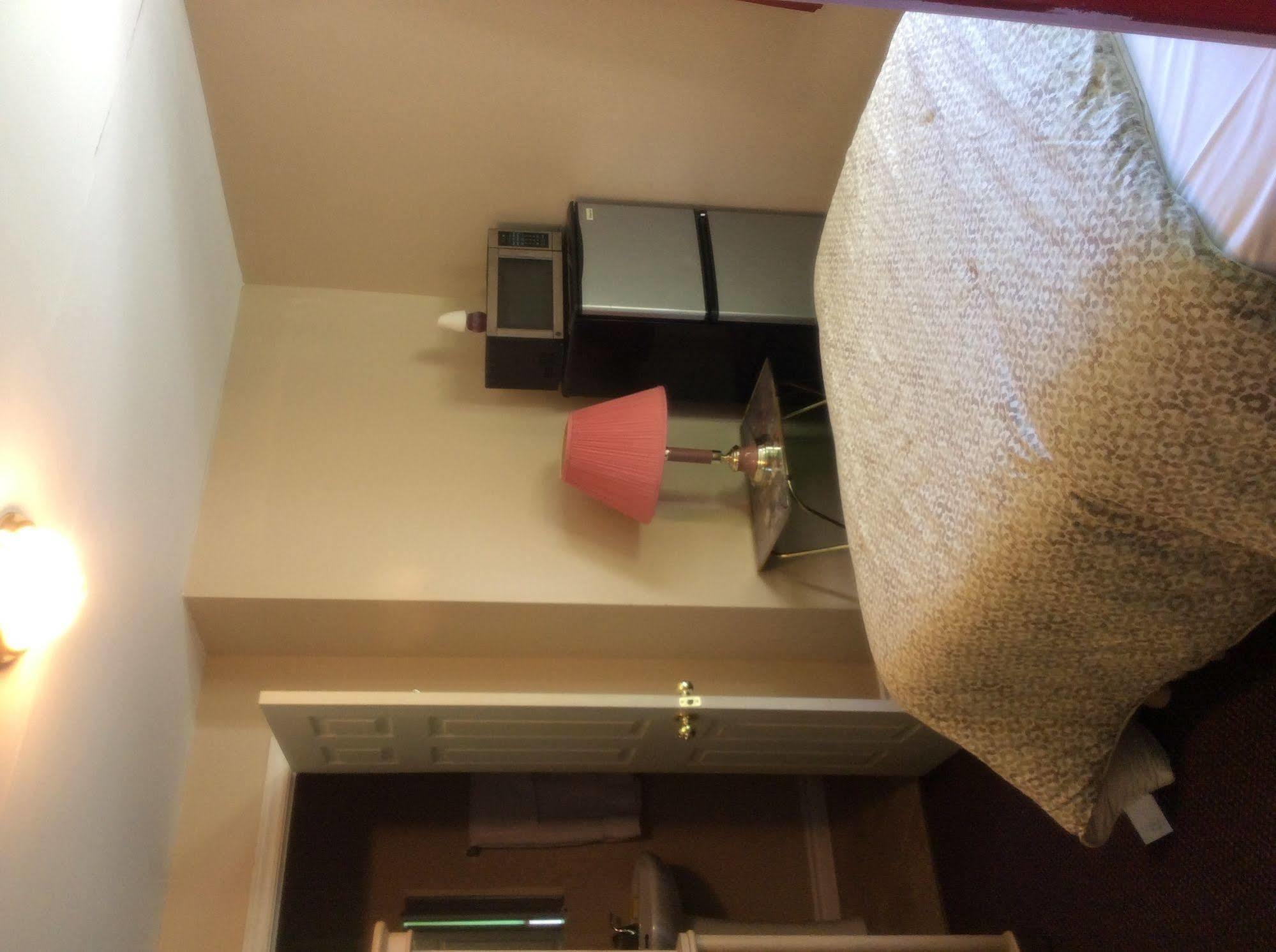 Palace Inn Motel Sarnia Bagian luar foto